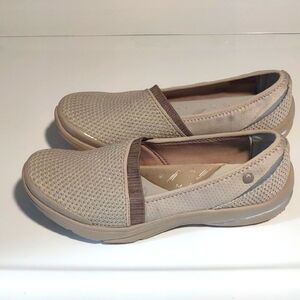 BZEES Size 10 Taupe Cloud Technology Slipons